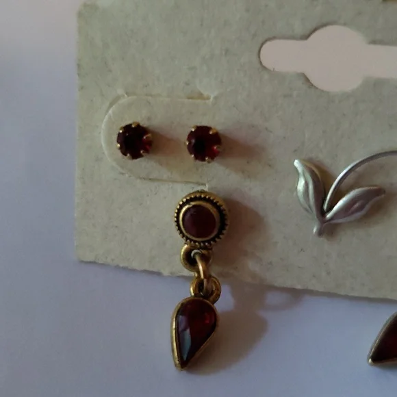 3 pairs vintage Earrings - post, drop and dangle in red, gold and silver - Picture 3 of 4